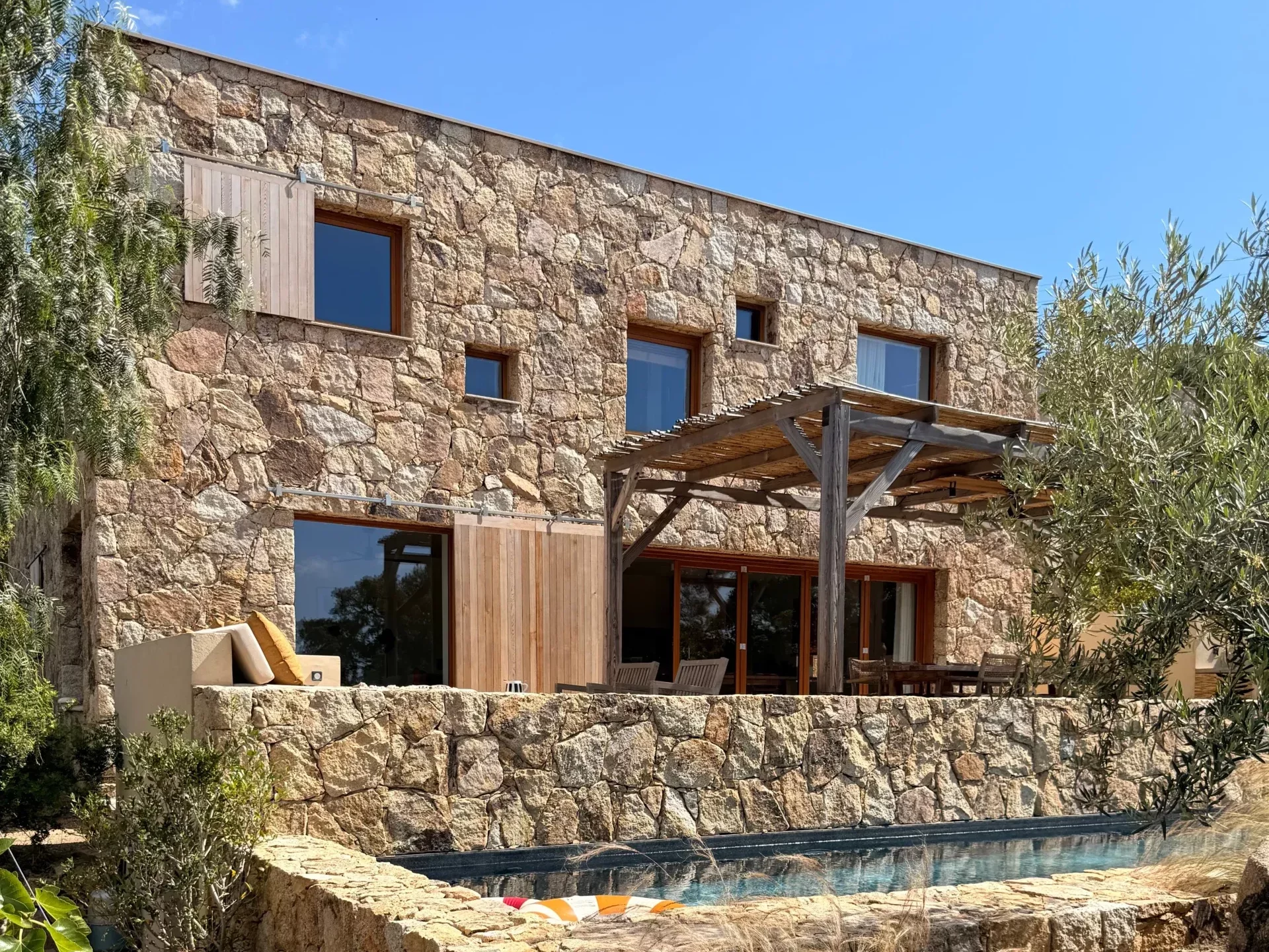 Villa familiale Porto-Vecchio - Cuisine d'été et jardin Lumià